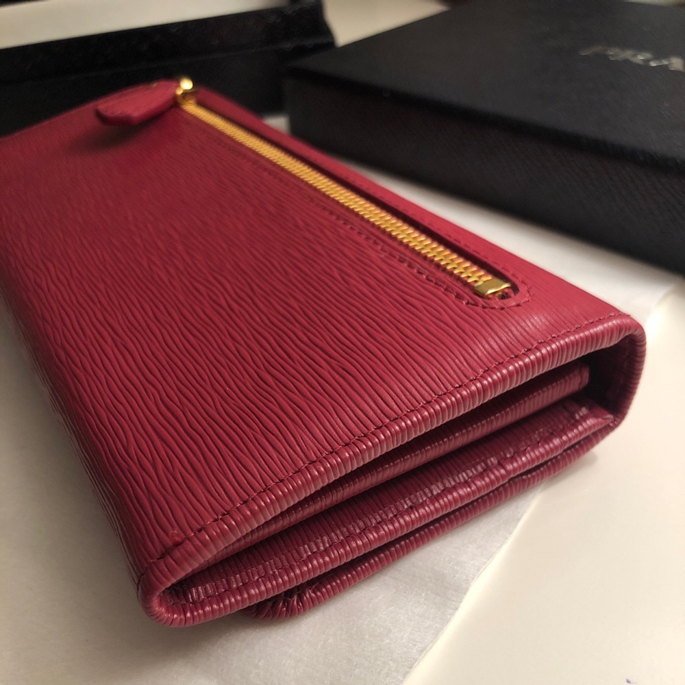Prada leather Wallet - Picture 3 of 8